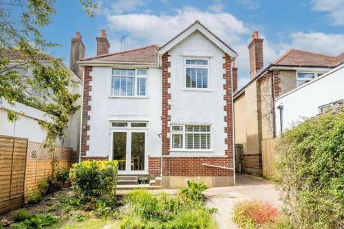 Primrose - Refurbished Family Home, With Rear Garden
