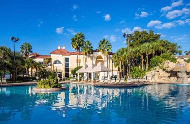 Pristine gated 5star Resort Villa, next to Disney/Univ, spacious-many amenities