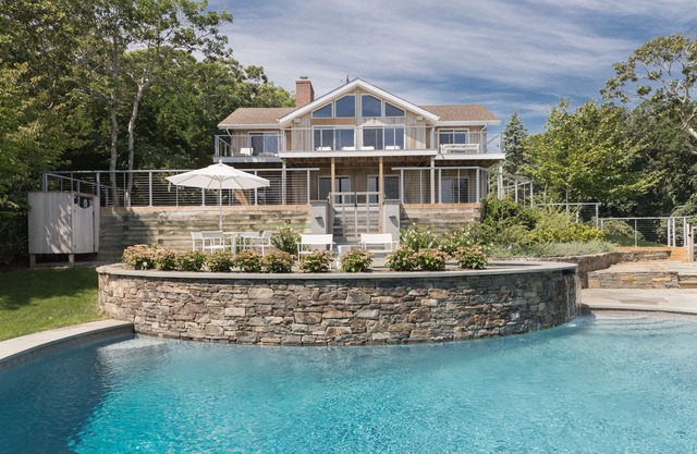 Pristine Modern Beachhouse; 5 min walk to beach