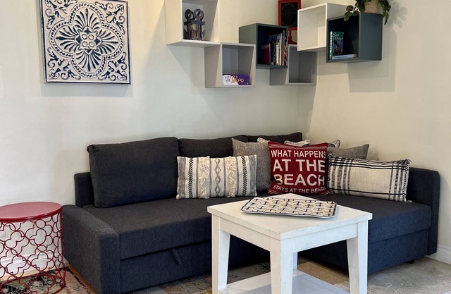 Private 2 BR/1BA Family and Pet Friendly Home