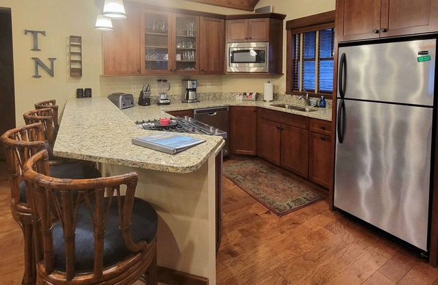 Private 4BR-4BA PET FRIENDLY Cottage Near Ski Resorts! Stay at True North GC