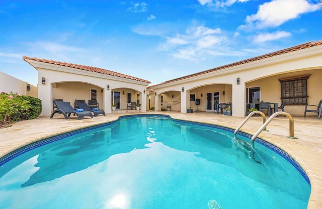 Private 4BR Villa + Pool & BBQ in Noord
