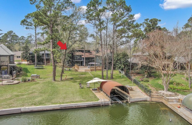 Private 6BED/5.5+Bath Lakefront Home on Lake Conroe's Calmest Cove