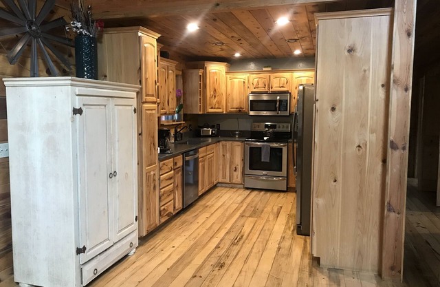 Private and Peaceful Log Cabin