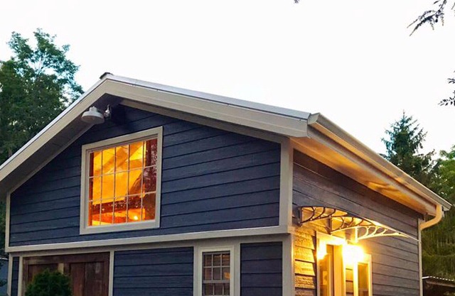 Private and quaint downtown Weaverville "barn" cottage!