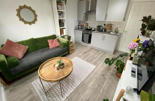Private Apartment - Free WiFi Parking No Deposit