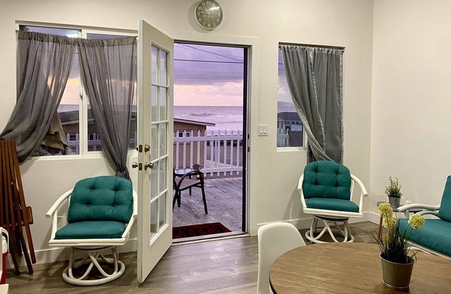 Private Beach Entrance- Beach Corner House