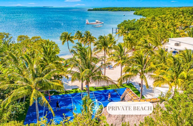PRIVATE BEACH, Pickleball Court and Tiki Bar/Heated Pool/Designated Paradise Key
