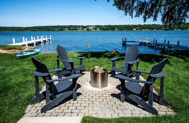 Private Beach & Pier Lake Front w/Fireplace on Lake Como - Walk to Mars Resort!