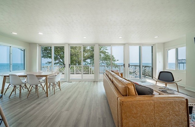 Private Beachfront Escape - Beautiful Lake House