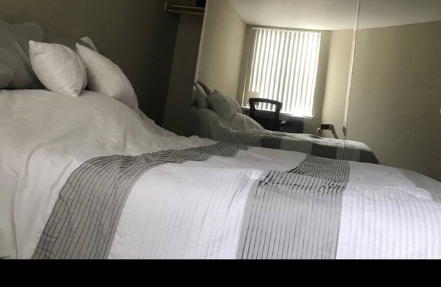 Private bed + full bath in heart of Silicon Valley