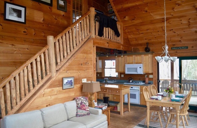 Private Cabin Away From it All but Close to Waynesville, Asheville &Great Hiking