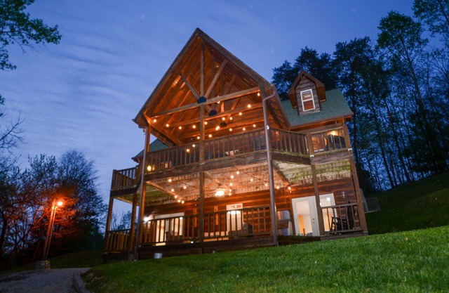 Private Cabin - Lakefront, Dock, Fishing, Swim, near ATV trails, VIEWS