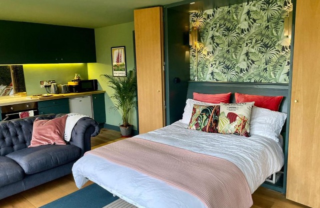 Private & cosy garden lodgings