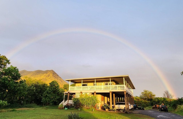 Private, country living modern conveniences. Tropical farm, steps from the beach