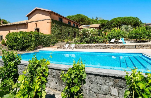 Private countryside villa with swimming pool