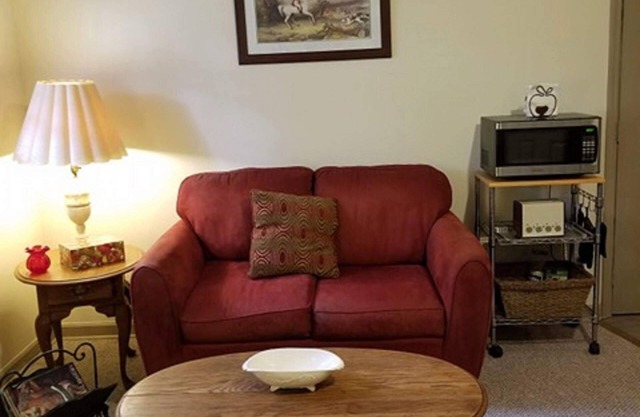 Private, cozy nook: Country Feel, City Access