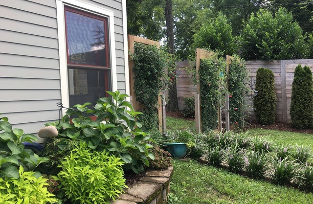 Private East Nashville Loft, walkable to many award wining restaurants and bars.