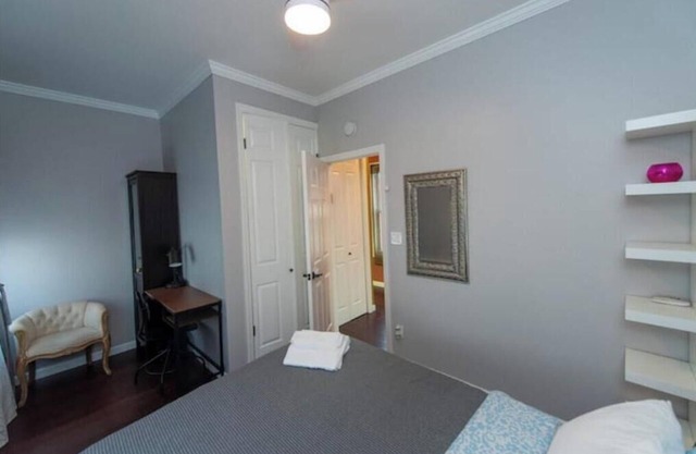 Private entrance studio with bathroom