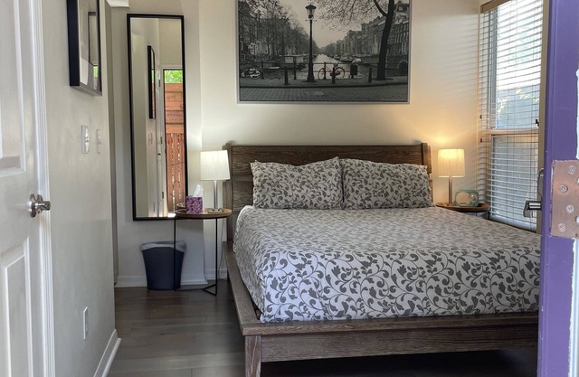 Private Entrance, walking distance to St George with many tourist attractions