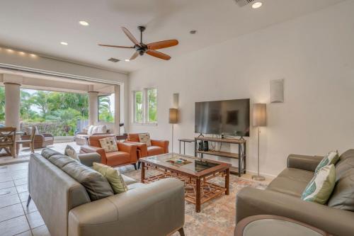 Private Escape with Open Layout Pool and 3King Beds
