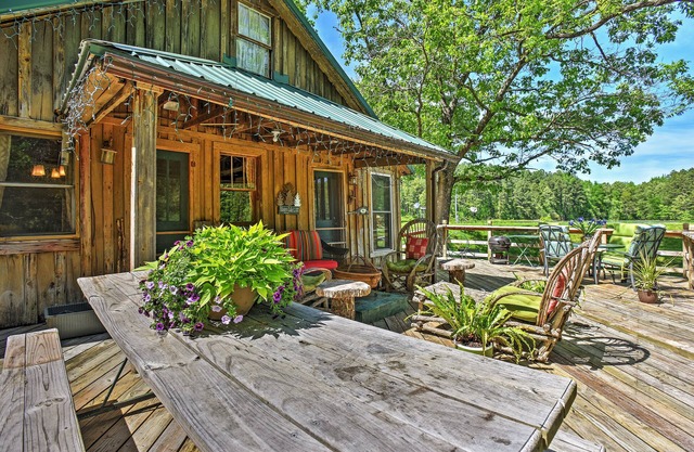 Private Getaway on 270 Acres w/Lake: Swim & Canoe