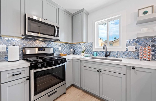 Private Guesthouse In The Heart Of Surf City HB! Steps to Beach, Pier, & Main St