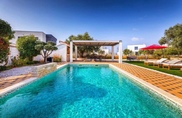 Private Heated Pool, Sport Fields - Villa Sunshine