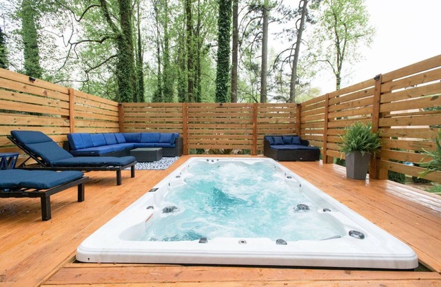 Private hidden Villa with pool spa