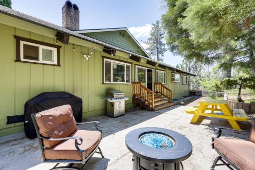 Private Hot Tub at Dog-Friendly Lake Arrowhead Gem