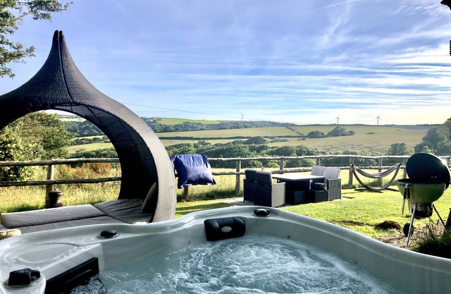 Private Hot Tub, Heating throughout plus Wood Burner, Rural & Sea Views