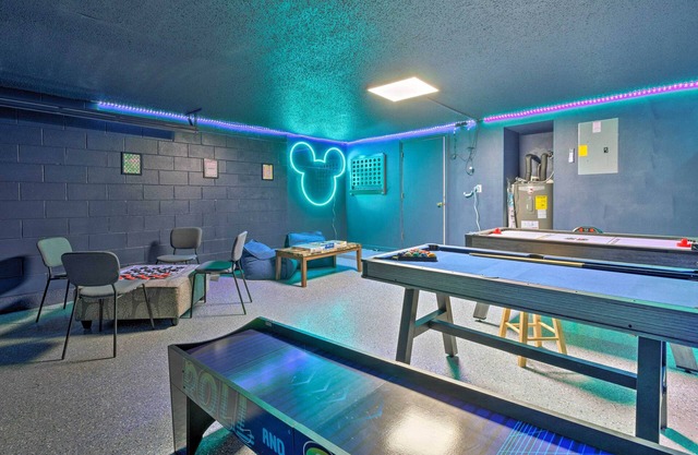 Private Hot Tub & Pool: Pet-Friendly Disney Gem!