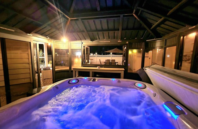Private Hot Tub- Schooner Villa by the Bay
