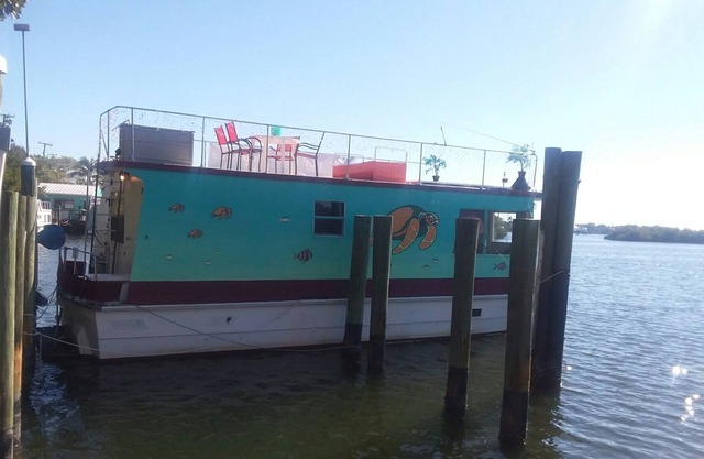 Private Houseboat, Waterfront, Pool, Incredible fishing, Come Relax!