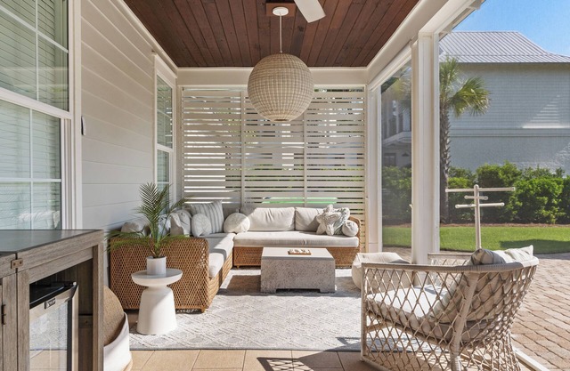 Private Htd Saltwater Pool-2 Min Walk to Private Uncrowded Beach-Bikes-Golf cart