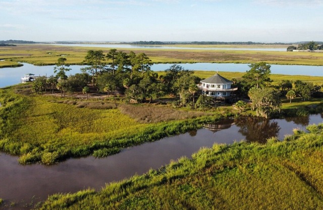 PRIVATE ISLAND VACATION ALL YOURS. Kyakers paradise! 5% weekly rental discount