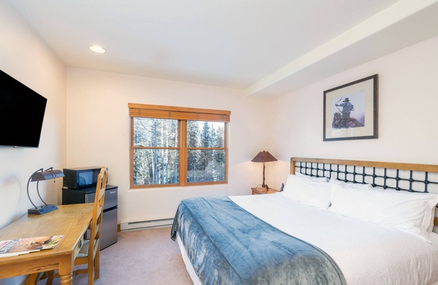 Private Lock-Off Room With King Bed, Amenities