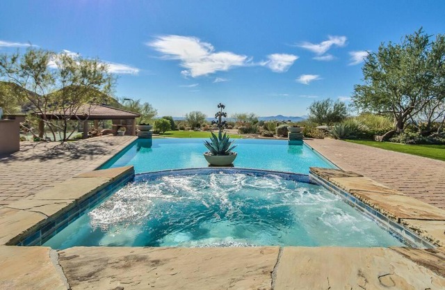Private Luxury Estate on 5 acres