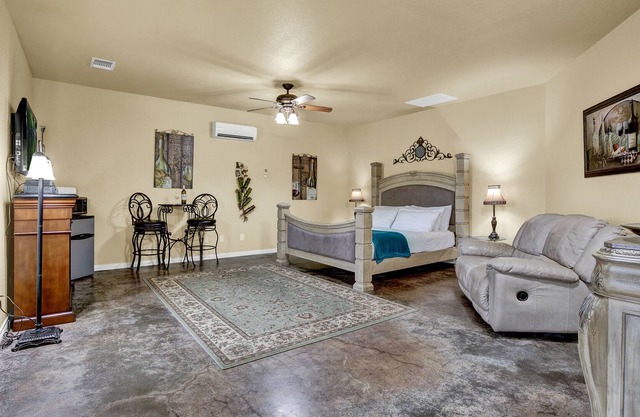 Private Luxury Retreat With Hot Tub 10mins To Fred!