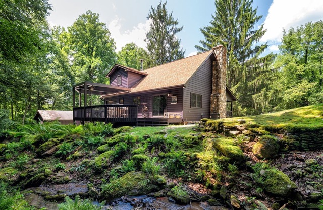 Private luxury stream cabin close to Blue Ridge Parkway