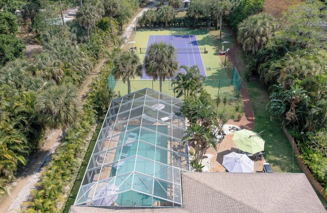 Private Naples Villa: Tennis, Pickleball, Pool, Near Beach & 5th Ave, Sleeps 10