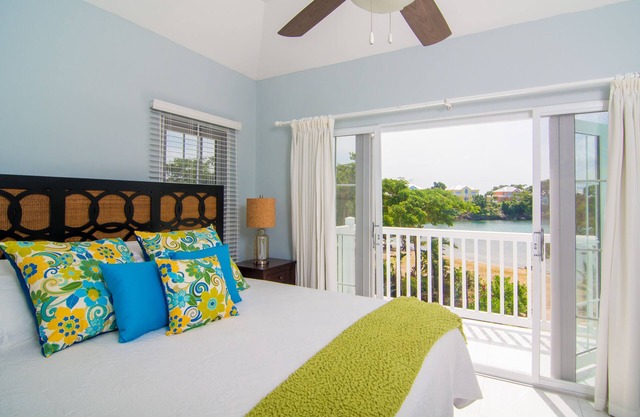 Private Oasis in Negril: Beachfront Luxury!