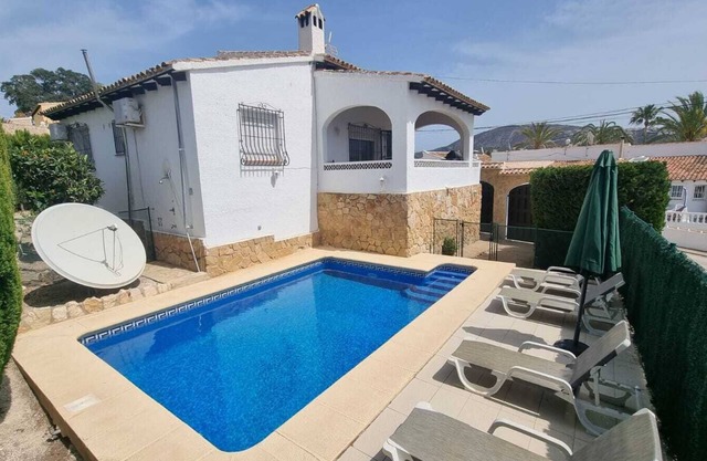 Private owned 3 bed detached Villa, Private Pool, air con & wifi sleeps 6 people