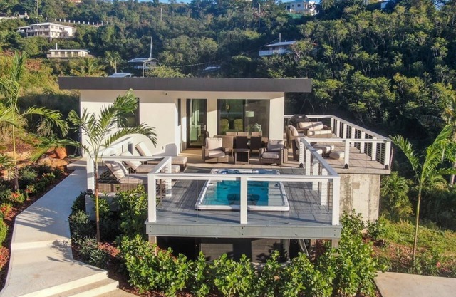Private Pickleball Court - 5 min walk to Beach