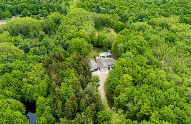 Private Pool/6 Bedrooms/Game Room/Fire Pit/Two Kitchens/Apartment/Secluded
