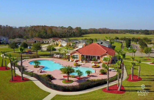 Private Pool, Gated Area Near Disney and Lake Toho