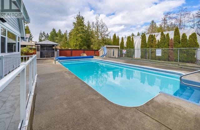 Private pool house