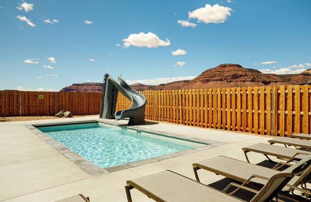 Private pool w/slide, hot tub, and firepit! Near National Parks!