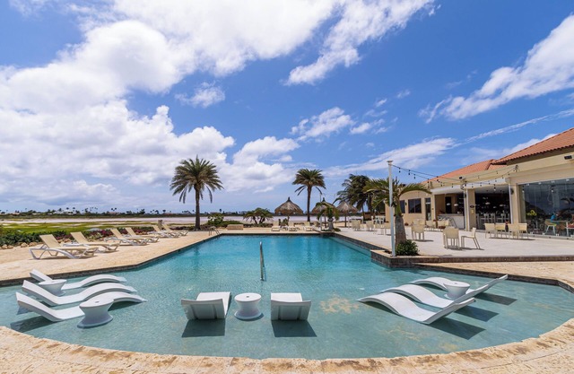 Private pool! *walking dist. to Aruba beaches*