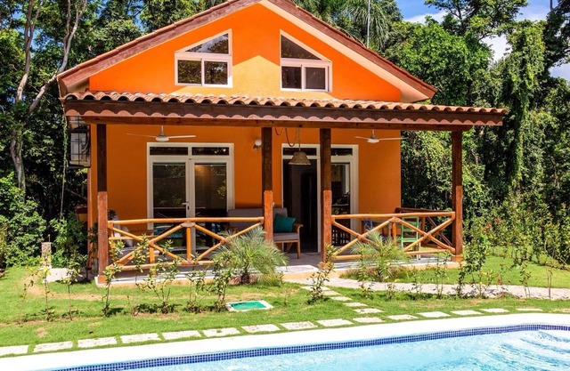 Private retreat with jungle spa, short walk from quiet beach